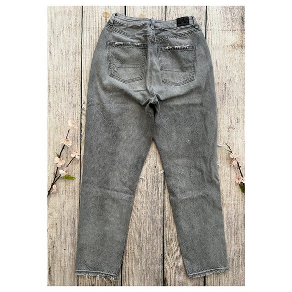 E1 -- AMERICAN EAGLE gray comfort stretch waistband destroyed mom jeans 4 - Picture 6 of 8